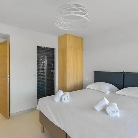 4p With Terrace Sea View And Pool Cannes